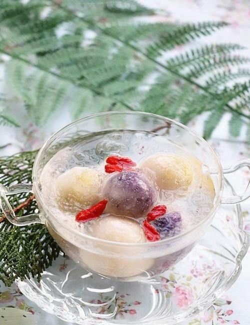 这样做的汤圆表皮清透，口感Q弹，还能美肤润燥，元宵节就吃它