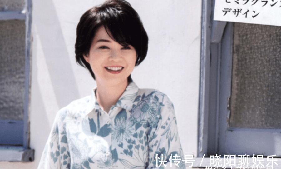 小卷 45岁的女人,直发和卷发哪种更显年轻?这六款发型时尚减龄又高级