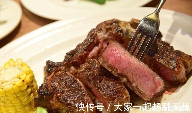 碎肉|网红直播利用碎肉和胶水，制作出“高档牛排“，尝了一口无语了！