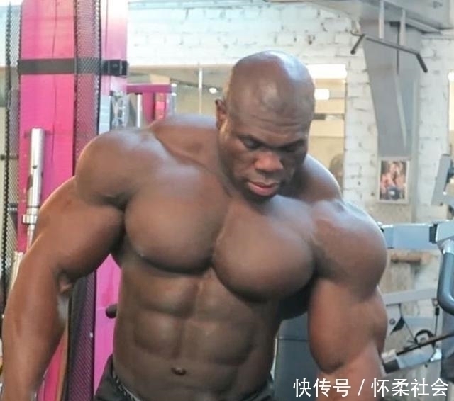 格林|现实版黑金刚，亮瞎我的狗眼，强壮的只剩下肌肉了