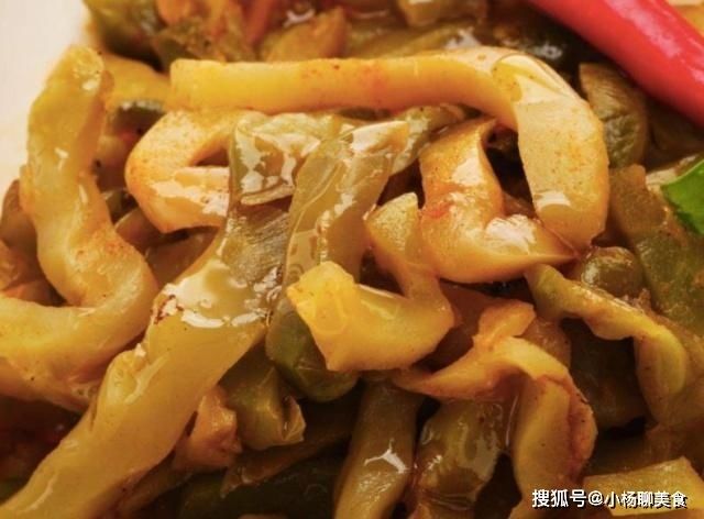 喜欢吃榨菜吗？学会自己做，腌制两天就可以吃，简单又美味