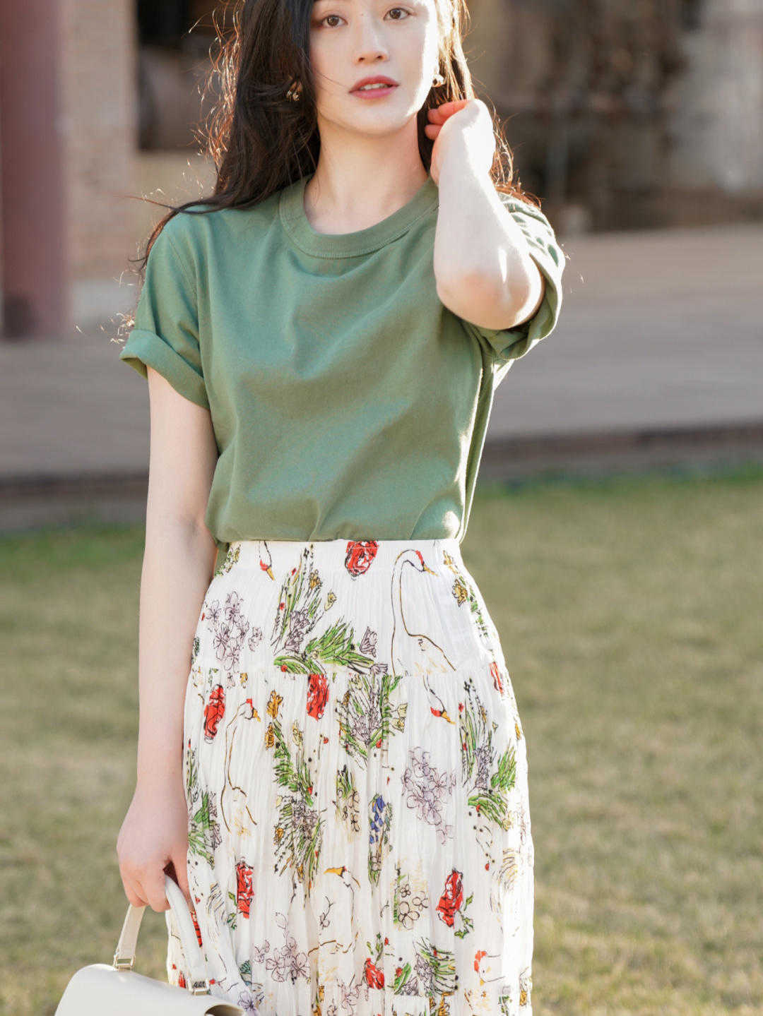 半身裙|西服不只是职业装,内搭T恤+印花半身裙,休闲又时髦,超好看