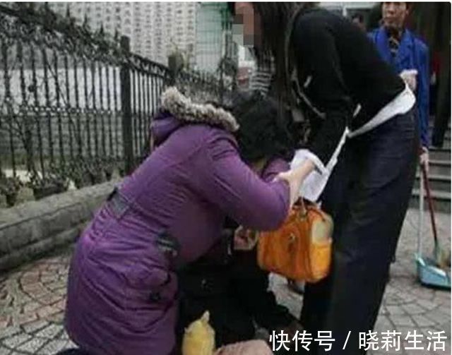 受精卵|父母为生二胎与女儿绝交,现跪求女儿帮忙养弟弟,女儿:放过我吧