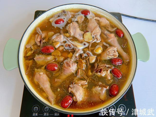 鸡汤|秋季多给家人喝这碗汤，鲜甜美味，营养滋补，越喝越暖！
