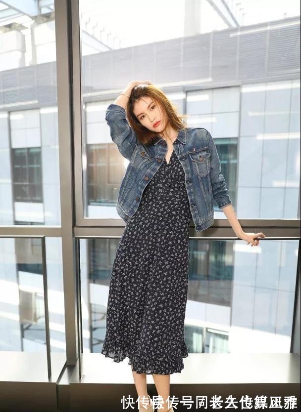 仙女们 入秋后短裙“失宠”了!今秋流行“奶奶裙”,不冷不热正好穿!