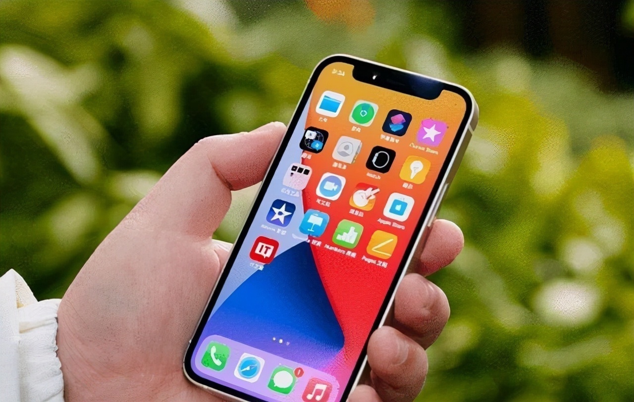 顶配|为什么大家更愿意选择iPhone13,而不是顶配安卓旗舰呢?