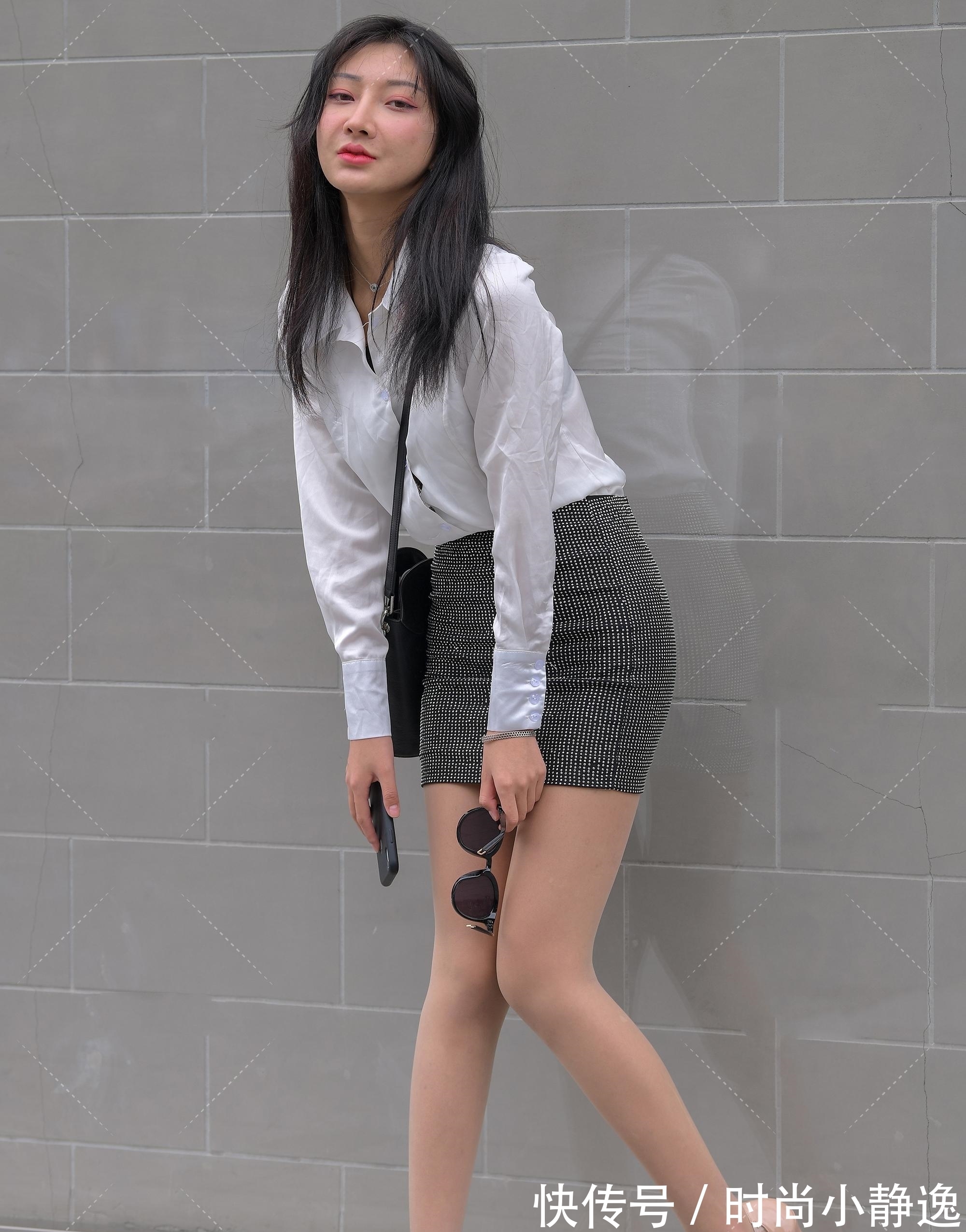 s形|贴钻包臀裙搭配休闲白衬衣,性感优雅的职业穿搭,尽显S形身材