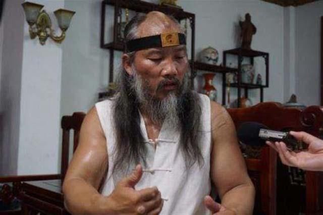 武术|中国硬气功第一人手比铁还硬,内力可敌泰森,靠比武招亲娶妻子