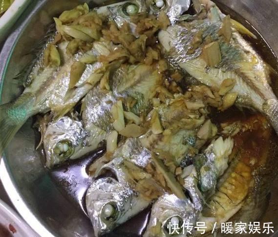 去农村亲戚家吃饭,见到装菜的盘子,吃不下饭