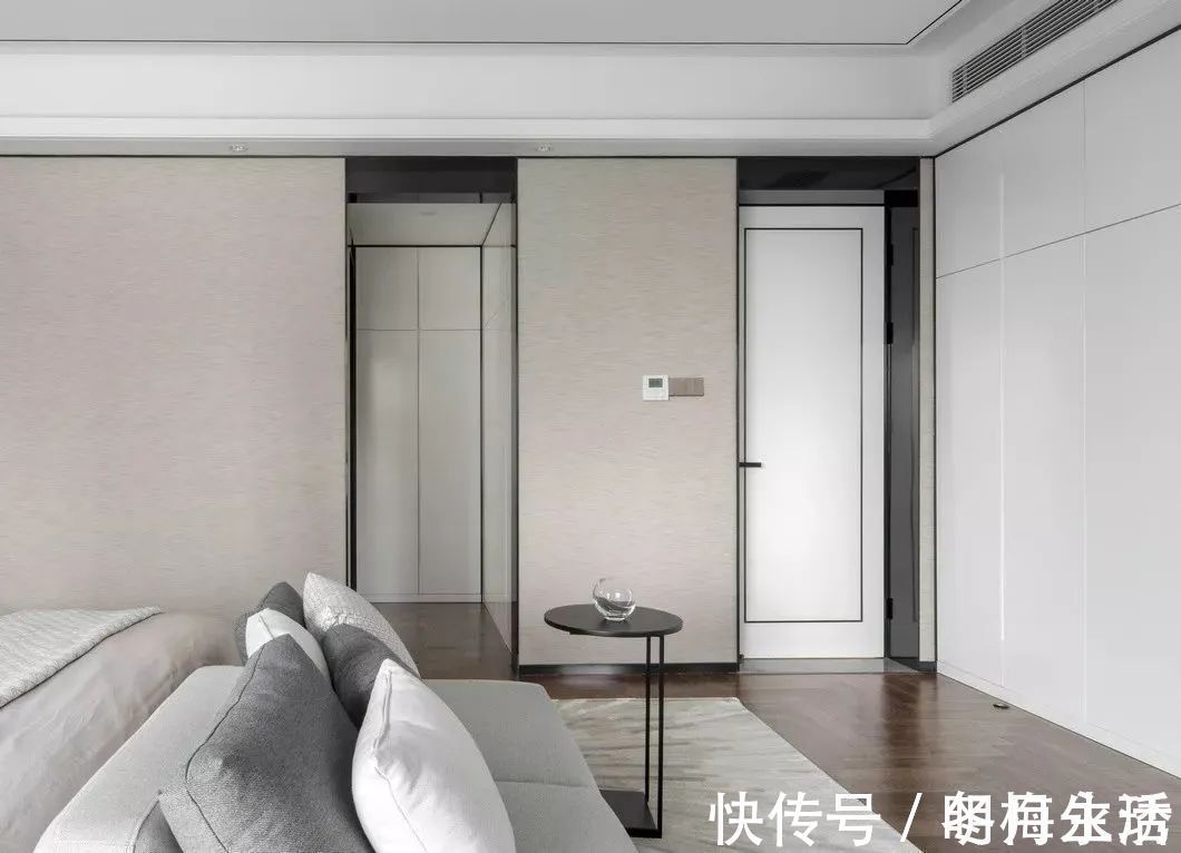 档次|246㎡现代大平层，简约大方的空间，时尚优雅的布置，高级档次