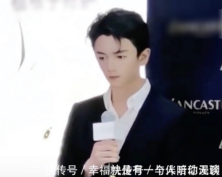 活动照|陈晓出席活动照流出,路人滤镜下瞬间变漫画脸,请美颜放过帅哥吧