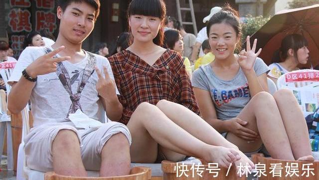 头皮屑|坚持用艾叶洗头,三天一次,一个月后,身体会对你“感激涕零”