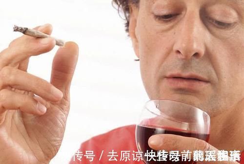 抽烟喝酒|长期失眠的“帮凶”找到了,晚睡不是最猛的,“它”才是第一名