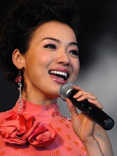 登上春晚|最美女歌唱家陈思思,由甜妹子,历炼为女汉子的人生