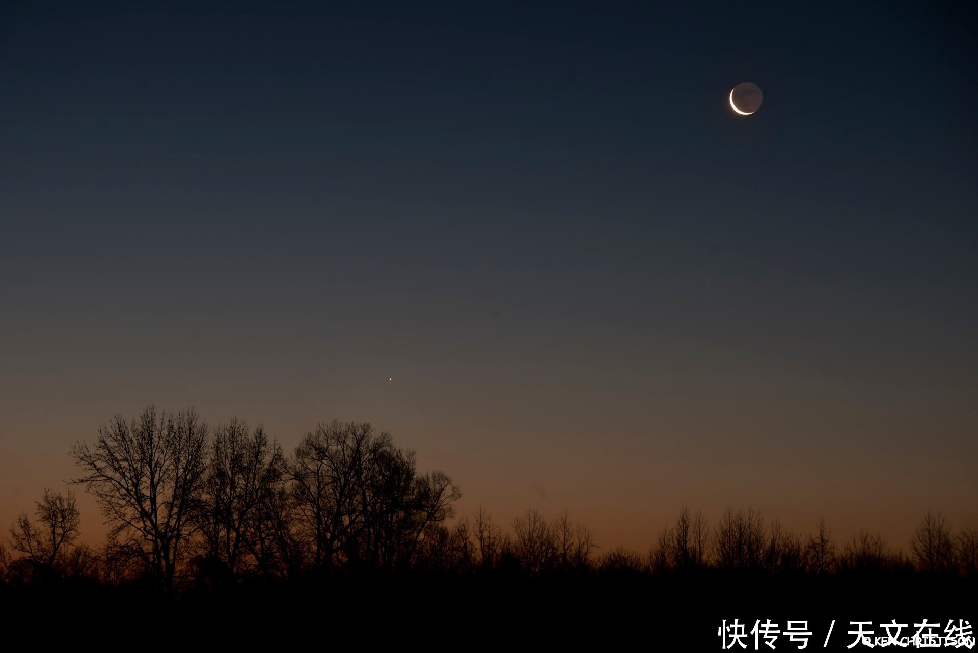 掩星 请定好您的闹钟，这个周末，可以欣赏到金星伴月