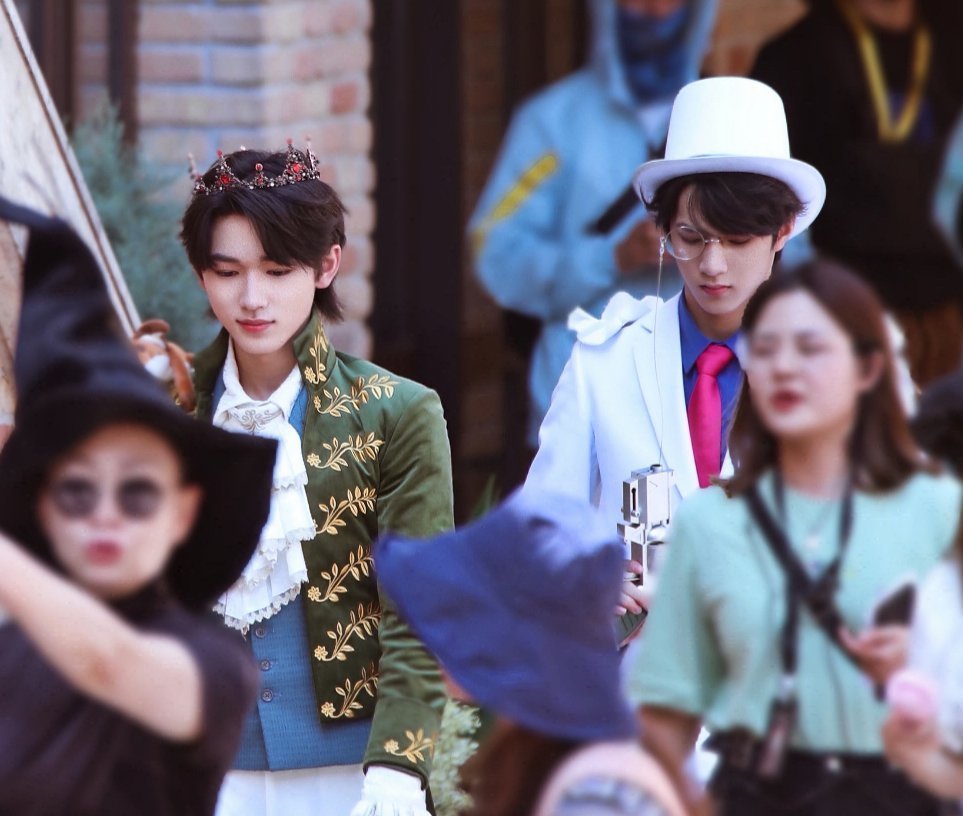 宋亚轩cos小王子，刘耀文cos怪盗基德，看两人路透照收视要爆棚
