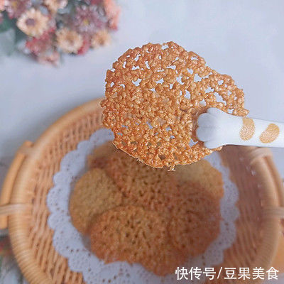 白芝麻|#一口新年味，全家享佳味#蕾丝瓦片