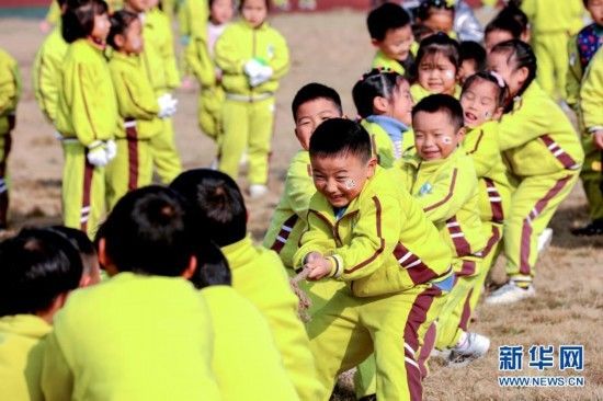 浙江长兴：民间游戏乐翻天 趣味童玩节迎新年