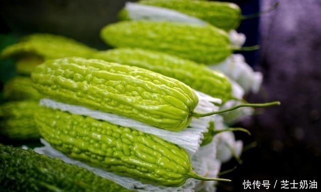 苦瓜泡水有奇效，降火，护肝，护心脏，配合这