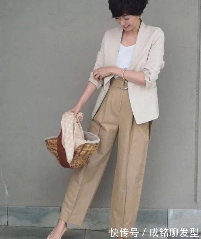 裤装|时尚无关年龄,这些中年“阿姨”靠穿搭圈粉,把基础款穿出时尚感