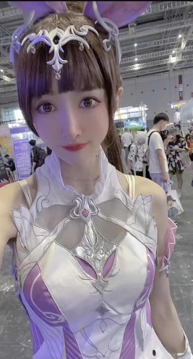 视觉效果|超越动漫版的小舞COS有多美?颜值爱了,大长腿搭配白丝也很绝