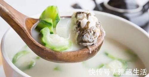 鲫鱼|鲫鱼汤好喝有诀窍,牢记4点,鱼肉鲜嫩,汤白如牛奶,上桌抢着喝