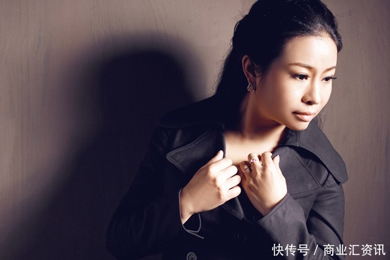 裂缝|读万里老师《虐恋的救赎》:让心灵的裂缝里照进一束光