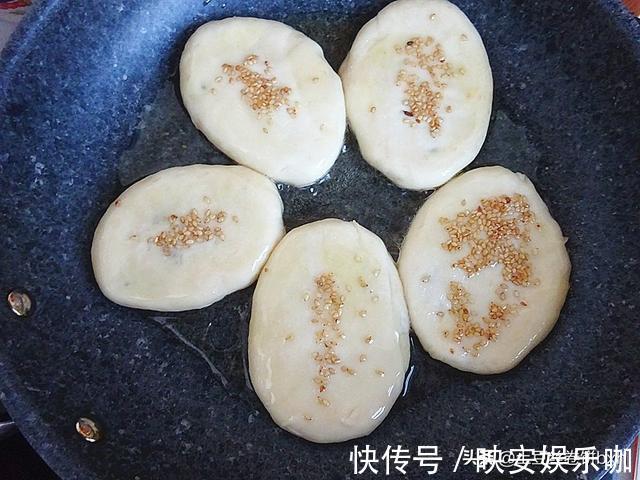 做法|这饼怎么吃都吃不够,咬一口直掉渣,酥脆香甜又暄软,做法真简单