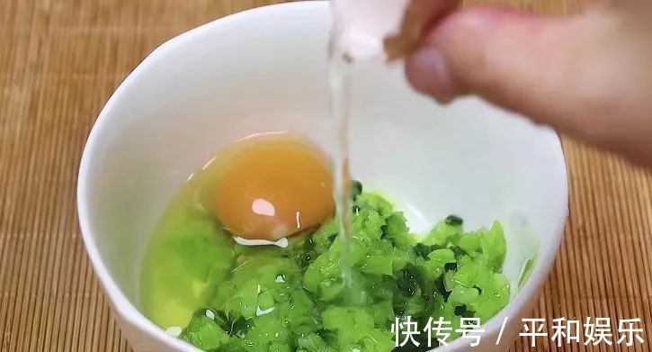 辅食|别做蒸蛋给宝宝吃了!跟我做,孩子更爱吃,软糯好消化,辅食首选