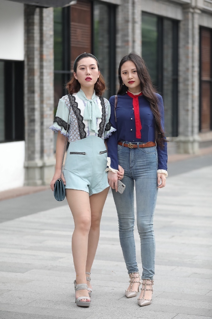 清纯|美女街拍:超级清纯的妹子,很小巧的一只,显得很精致,爱上她会是多么甜蜜