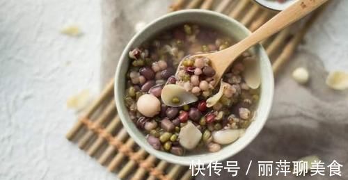 不管是煮红豆粥还是绿豆粥,下锅前多做一步,豆子10分钟煮开花