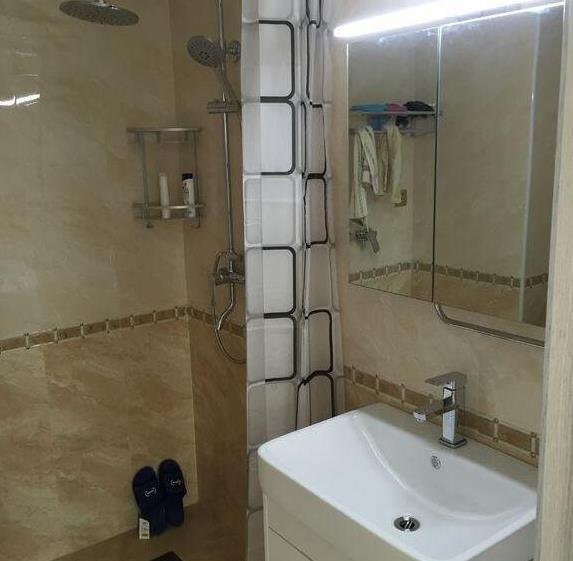 烤漆面|老公坚持餐厅不做柜子,原来用吊兰做隔断可以这么漂亮,学到了