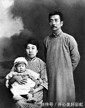 一字!郭沫若骂鲁迅四个字,鲁迅加一字回骂,世人笑称是郭沫若的一生