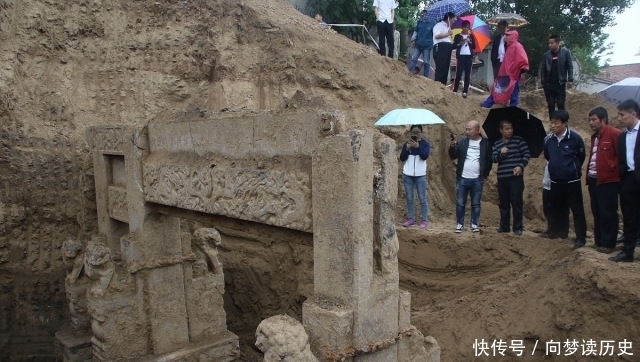  衣服|老话说：“兄弟如手足，女人如衣服”，为何要把女人比作衣服？