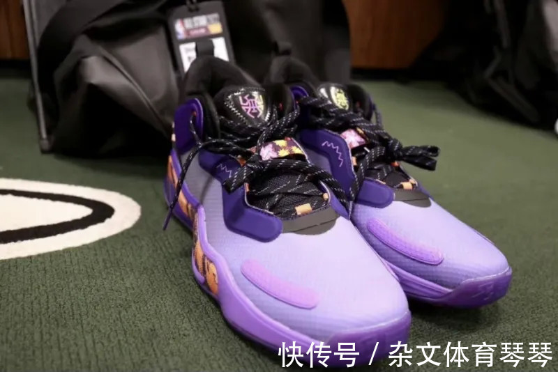 阿迪 东方力量闪耀全明星!老詹换了三双鞋,阿迪太惨,UA是最大赢家?