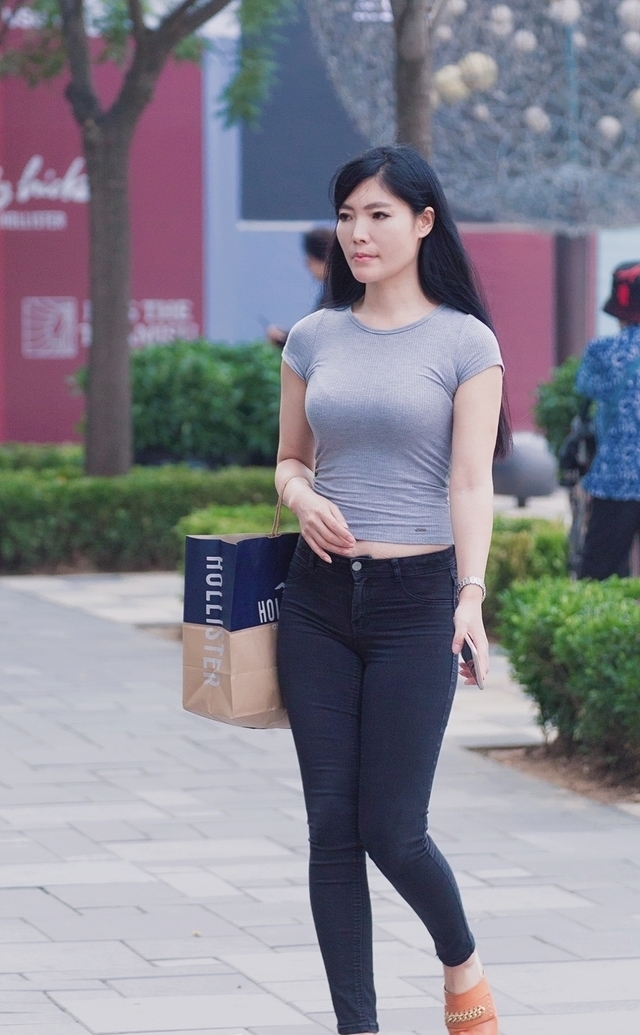 无限|街拍:风光无限的紧身裤之一