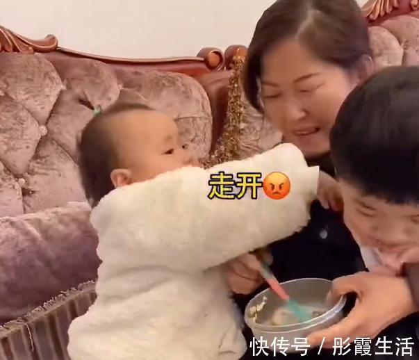 食物|外孙女不好好吃饭,外婆想到这个方法获高赞,网友:这招超好用!