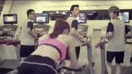 |搞笑GIF趣图:一张图告诉你,千万不能跟老爸一起去健身房