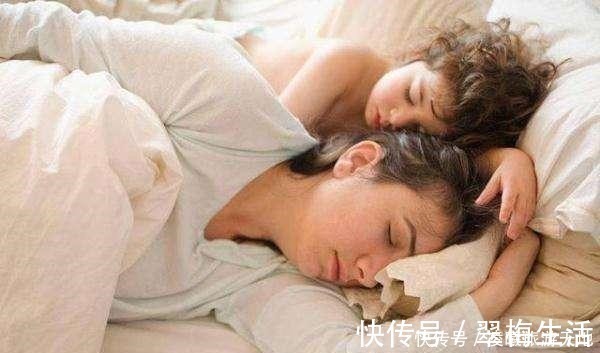 宝妈|宝宝睡觉时三个烦人的“怪癖”,却是爱妈妈的表现,你发现几个