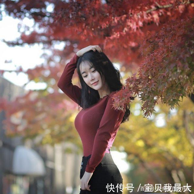 小姐姐|红色紧身易搭配黑色休闲裤,清纯可爱,玲珑有致