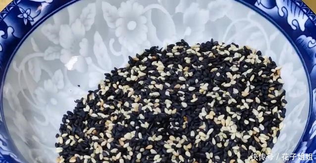  豆浆|早餐吃它，胜过喝豆浆牛奶，维生素钙极高，做一次吃半月