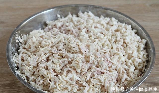 冬天,儿子迷上了吃它,咸香软糯,满满都是馅料,每次最少吃6个