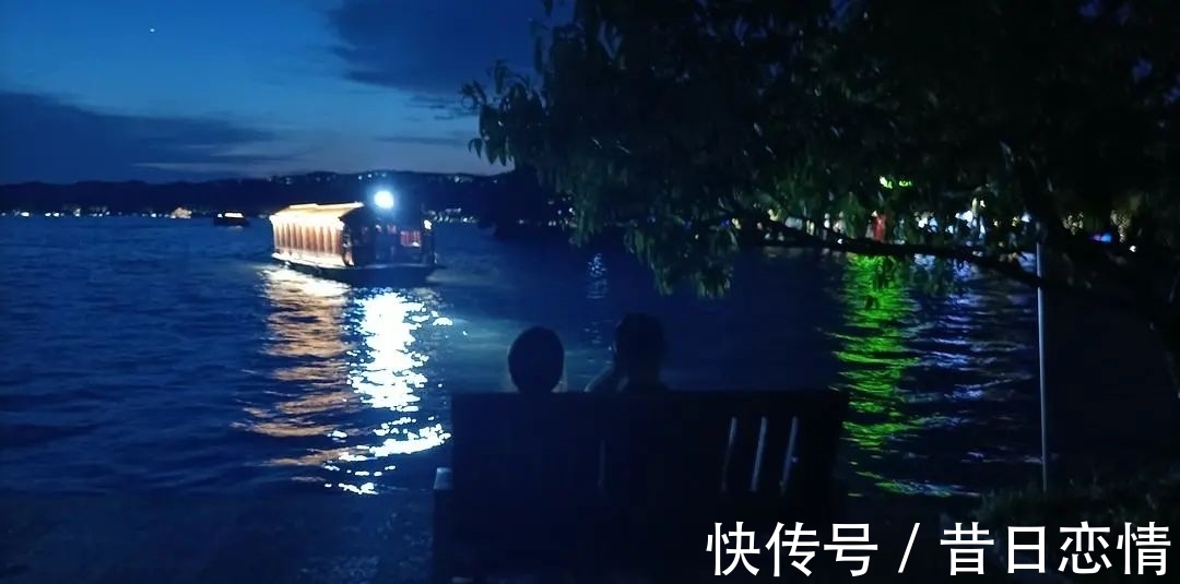 诗句|当年背到头秃的古诗,瞬间读懂了……