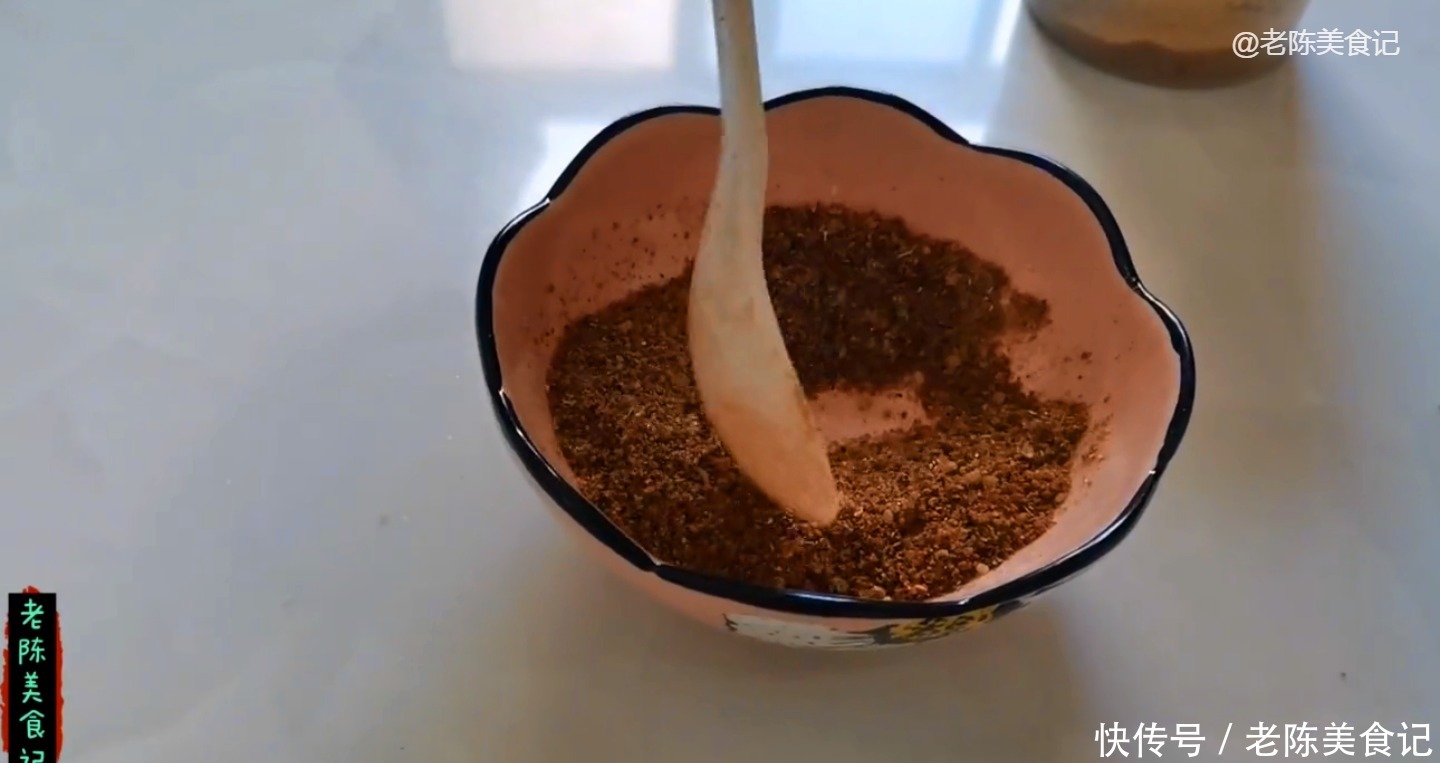 老陈美食:教你素鸡做出烧烤味,香辣入味超好吃,孩子们的最爱