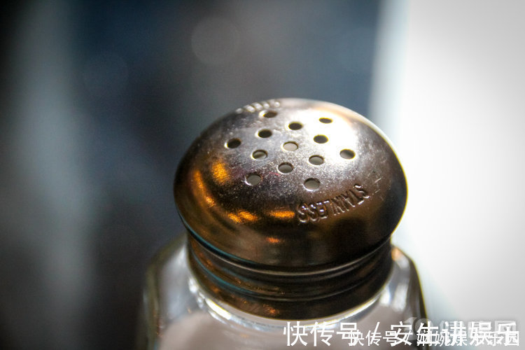 调味料|80岁大爷,凌晨脑梗离世,医生:1种调味料吃太多,血管承受不住