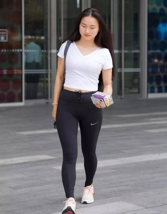 “大象腿”又何妨选对款式时髦又显瘦,微胖女孩被“宠幸”了