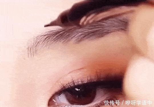 尴尬|讲真,女孩子出门一定别这样子化妆,不仅尴尬还显丑