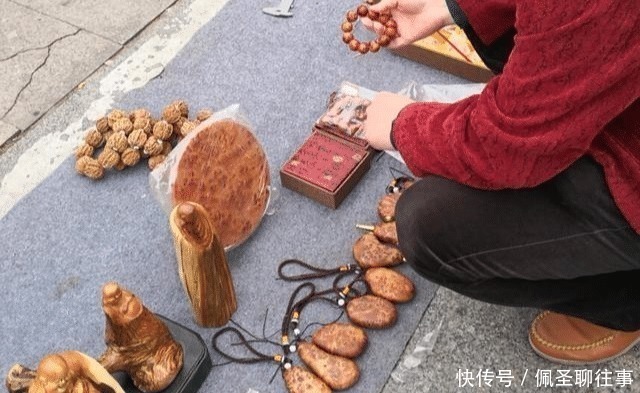  如今|用生命采挖的文玩，曾经动辄一串过万，如今百元一串无人问