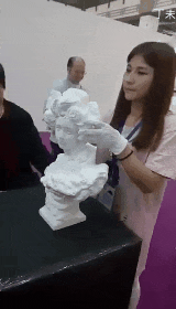 |搞笑GIF:姑娘你矜持点,你的演绎浮夸得让我害怕,哈哈哈