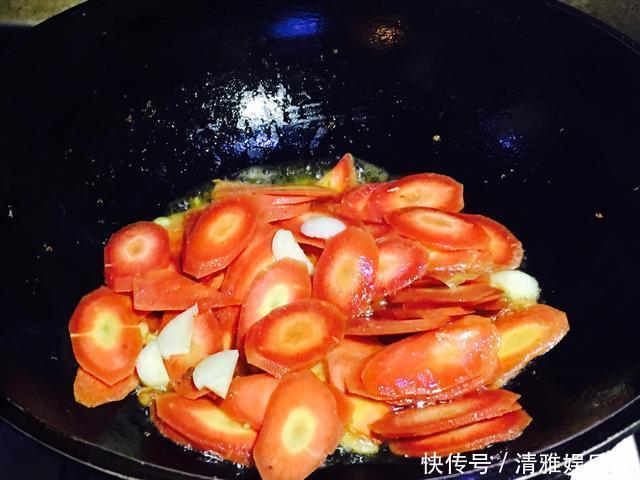 中年|胡萝卜号称“小人参”,必须要过油炒吗?错了,蒸着吃对身体更好